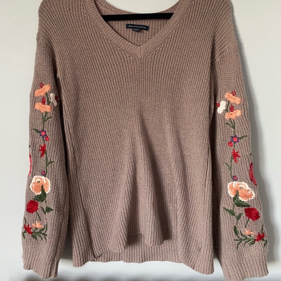 American Eagle embroidered sleeve sweater - Picture 1 of 3